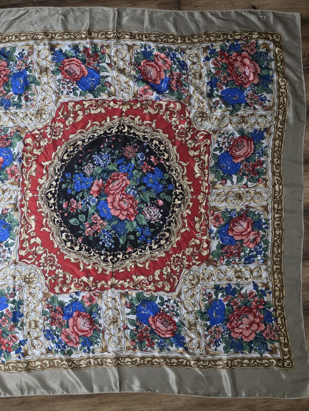 Chun Hua Floral Medallion Decorative Silk Scarf.
